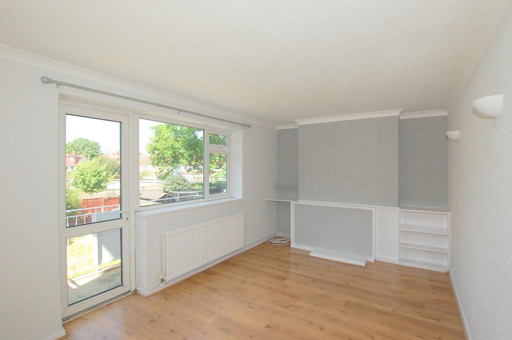 Bond Gardens, Wallington, SM6 2 bed for sale £310,000