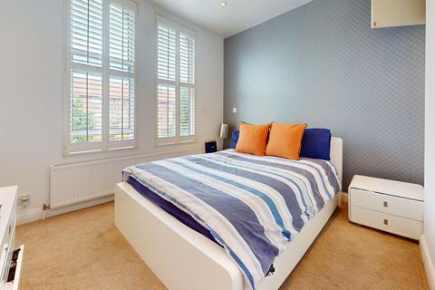 2 bedroom flat for sale, 27 Baldry Gardens, London, SW16