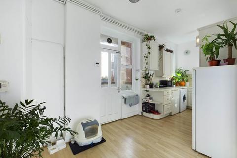 1 bedroom in a house share to rent, Lissenden Gardens, West Hampstead, London