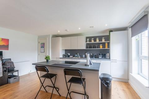 2 bedroom flat to rent, 2629L – Ropemaker Street, Edinburgh, EH6 7AN