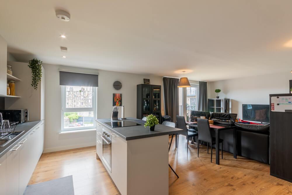 2629L – Ropemaker Street, Edinburgh... 2 bed flat - £1,550 pcm (£358 pw)