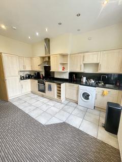 2 bedroom flat to rent, Whalley Road, Manchester M16