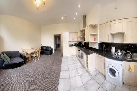 2 bedroom flat to rent, Whalley Road, Manchester M16