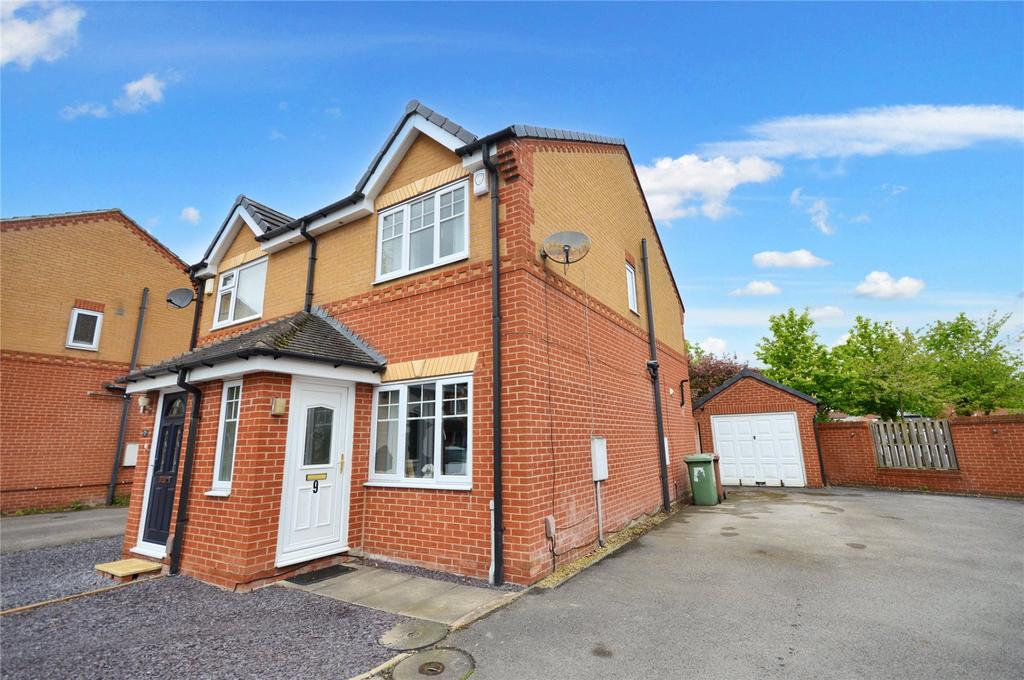 Burghley Mews, Leeds, West Yorkshire 2 bed semidetached house for sale £179,950