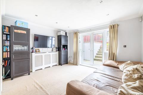 3 bedroom end of terrace house for sale, Earlsbrook Road, Redhill, RH1
