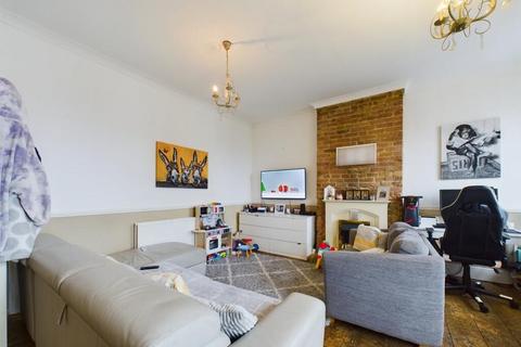1 bedroom flat for sale, High Street, Shoeburyness, Southend-on-Sea, SS3