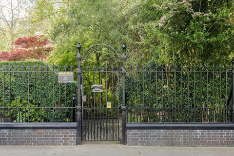 Flat 1, 28 Pembridge Square, London, W2 4DS
