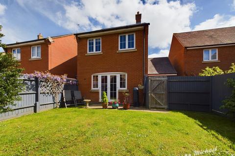3 bedroom detached house for sale, Rodnall Close, Aylesbury