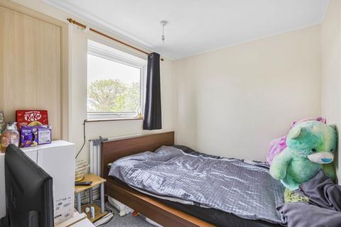 3 bedroom maisonette for sale, Oaks Cross, Stevenage