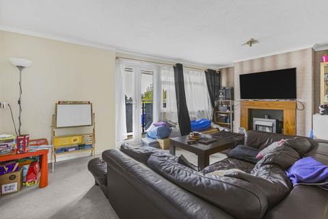 3 bedroom maisonette to rent, Oaks Cross, Stevenage