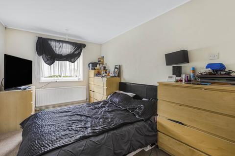 3 bedroom maisonette to rent, Oaks Cross, Stevenage