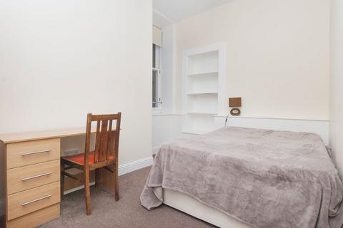 5 bedroom flat to rent, 2055L – South Clerk Street, Edinburgh, EH8 9PR