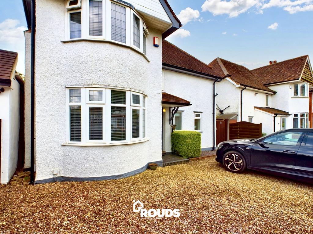 Sandy Hill Road, Shirley, Solihull... 3 bed detached house to rent £2,000 pcm (£462 pw)