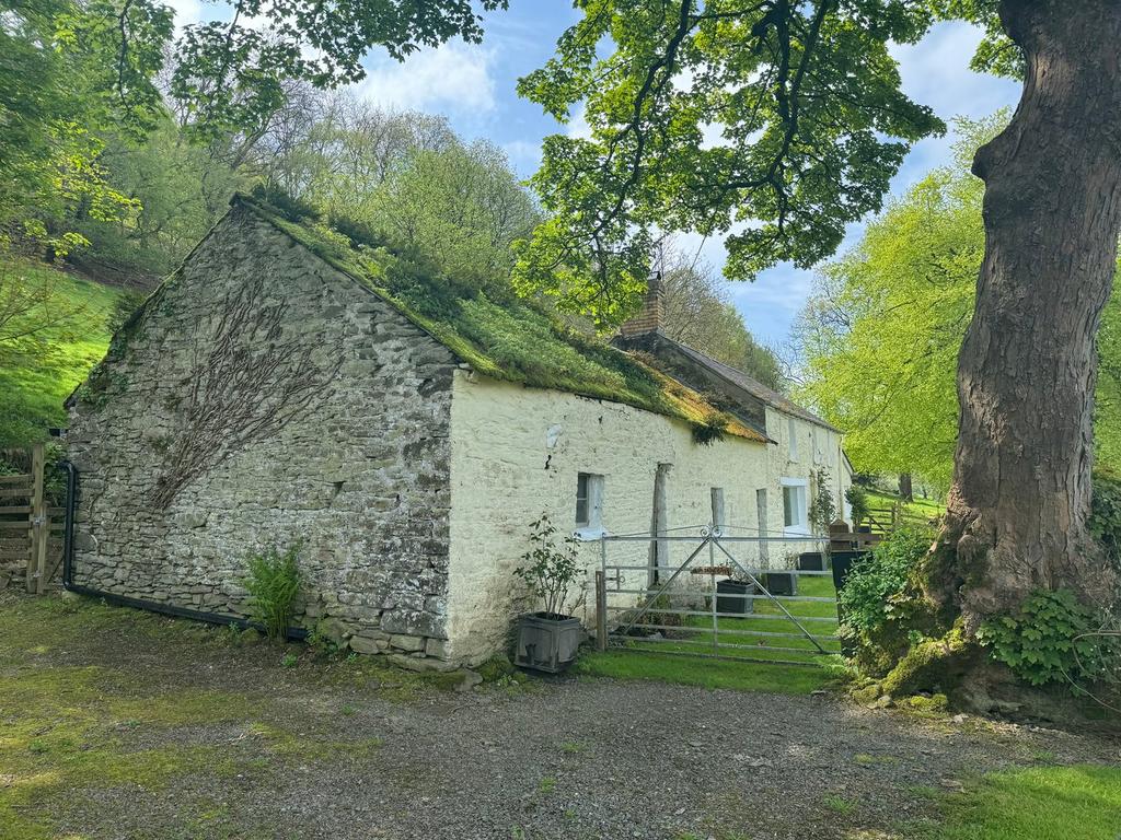 Llanddewi Brefi, Tregaron, SY25 2 bed property with land for sale £