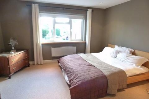 1 bedroom terraced house to rent, Somerset Close, Hersham, WALTON-ON-THAMES, KT12