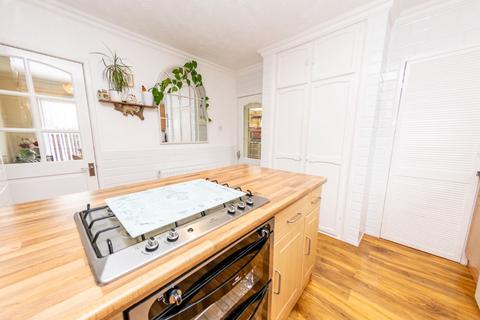 4 bedroom semi-detached house for sale, Lanshaw Road, Leeds