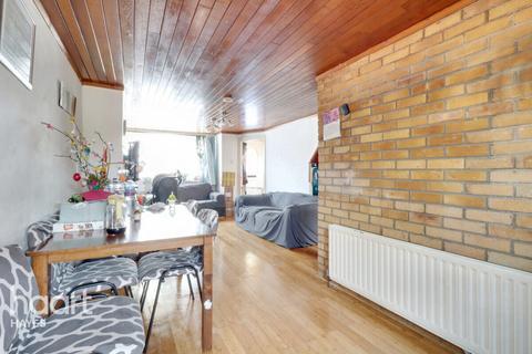 2 bedroom semi-detached house for sale, Balmoral Drive, Hayes