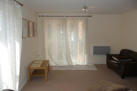 2 bedroom flat to rent, Burlington Mews, Slough
