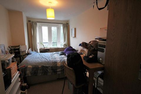 2 bedroom flat to rent, Burlington Mews, Slough