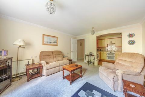 2 bedroom flat to rent, York Road, Woking, Surrey, GU22