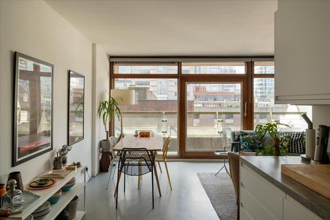 Flat 101, Gilbert House Barbican, London, EC2Y 8BD