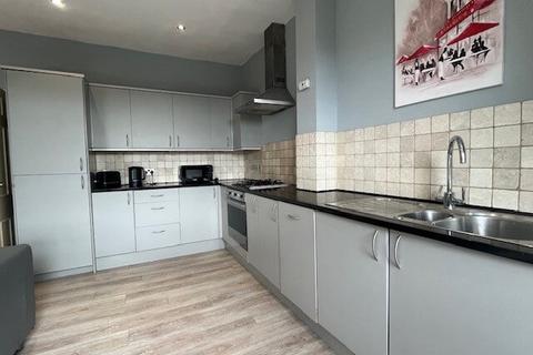 2 bedroom flat to rent, North Road East, Plymouth PL4