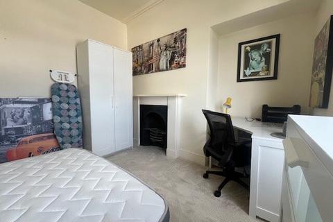 2 bedroom flat to rent, North Road East, Plymouth PL4