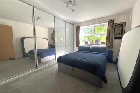 undefined, International Way, Sunbury-on-Thames TW16