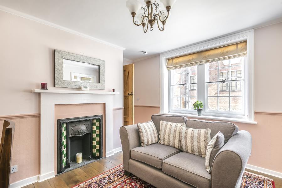 Bury Street, Guildford GU2 2 bed apartment to rent £1,425 pcm (£329 pw)