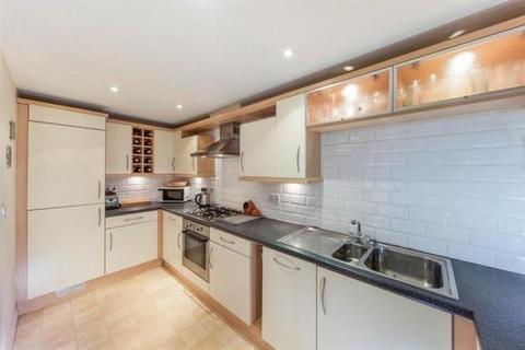 2 bedroom apartment to rent, Hampton Court Way, Widnes, WA8 3EA
