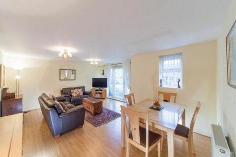 2 bedroom apartment to rent, Hampton Court Way, Widnes, WA8 3EA