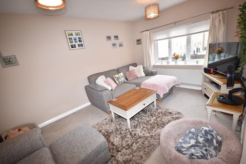 2 bedroom flat to rent, Renfrew Drive, Greylees, Sleaford, NG34