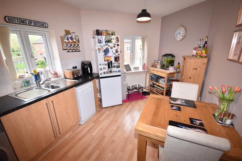2 bedroom flat to rent, Renfrew Drive, Greylees, Sleaford, NG34