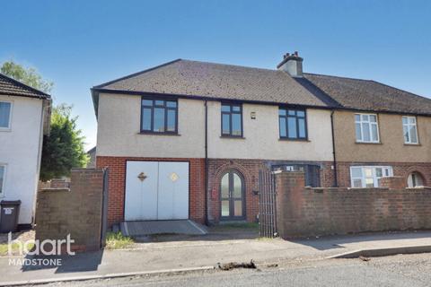 3 bedroom semi-detached house for sale, New Hythe Lane, Aylesford