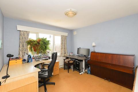 36 Rushley Drive, Sheffield, S17 3EN