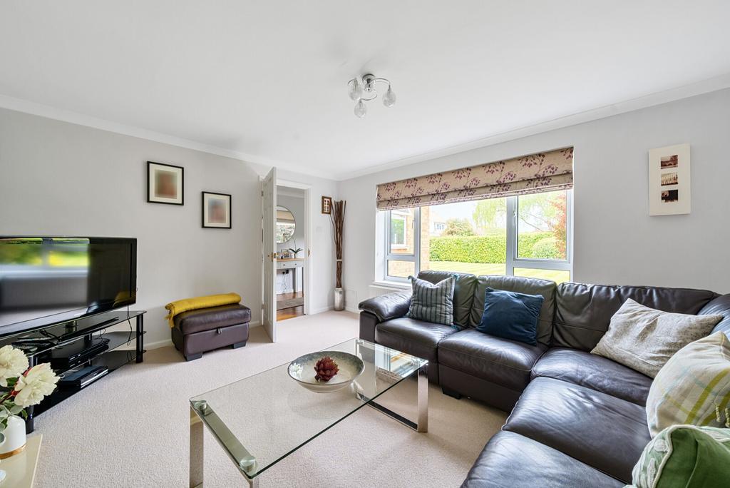 Eastwick Park Avenue, Great Bookham... 4 bed semidetached house for
