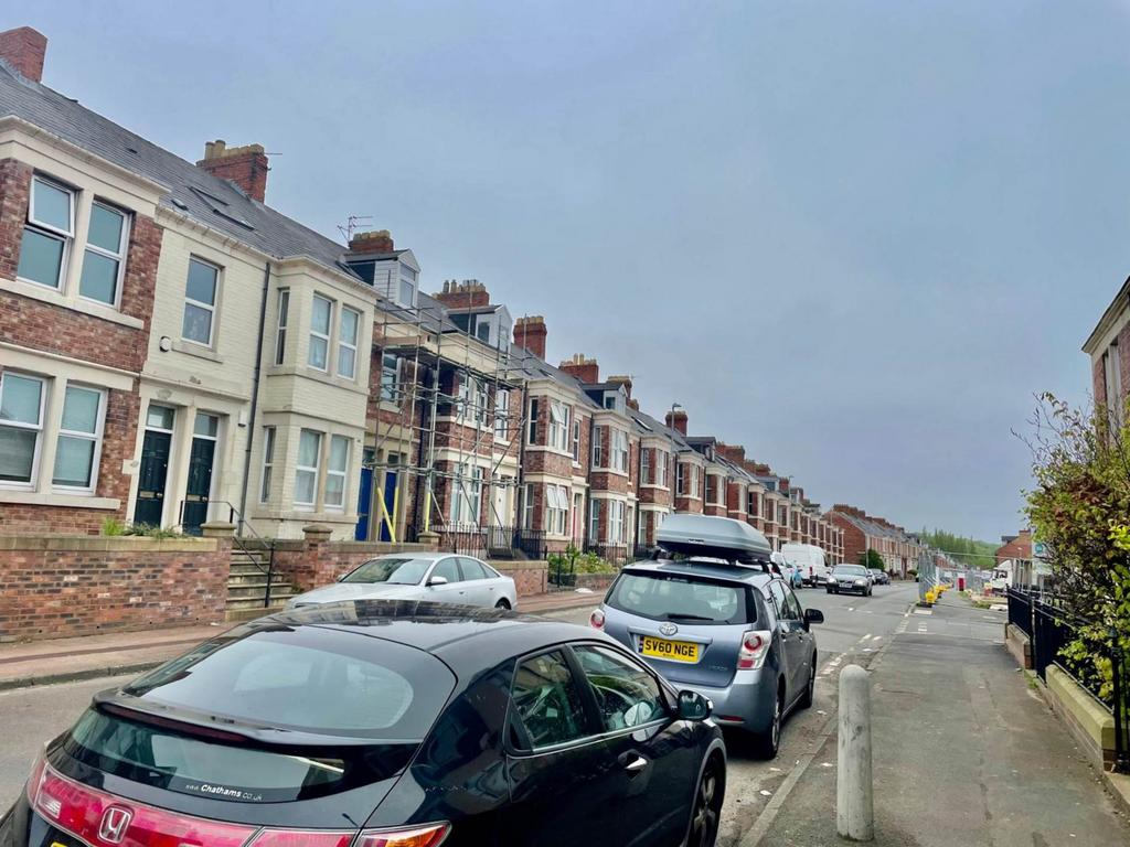 Rectory Road, Gateshead NE8 4 bed £800 pcm (£185 pw)