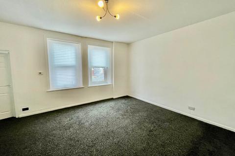 4 bedroom maisonette to rent, Rectory Road, Gateshead NE8