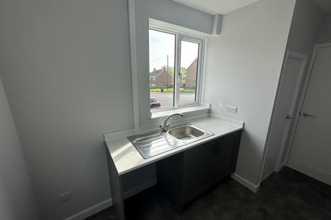 2 bedroom end of terrace house to rent, Birks Road, Kimberworth Park, Rotherham S61