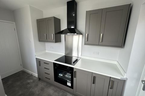 2 bedroom end of terrace house to rent, Birks Road, Kimberworth Park, Rotherham S61