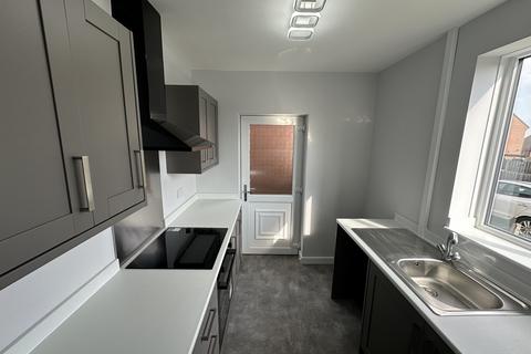 2 bedroom end of terrace house to rent, Birks Road, Kimberworth Park, Rotherham S61