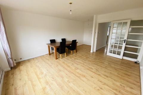 2 bedroom apartment to rent, High Road, Bushey WD23