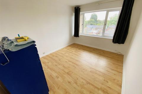 2 bedroom apartment to rent, High Road, Bushey WD23