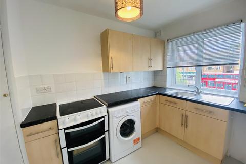 2 bedroom apartment to rent, High Road, Bushey WD23