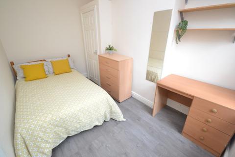 4 bedroom terraced house to rent, Maples Street , Nottingham NG7