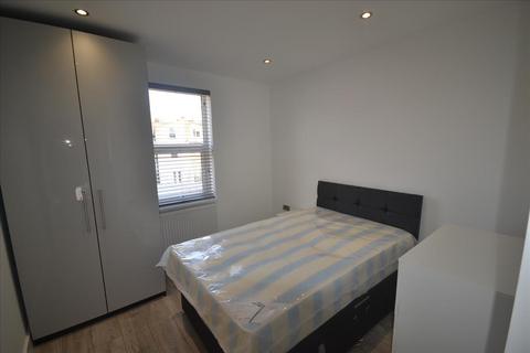 House share to rent, Buxton Road, London, NW2