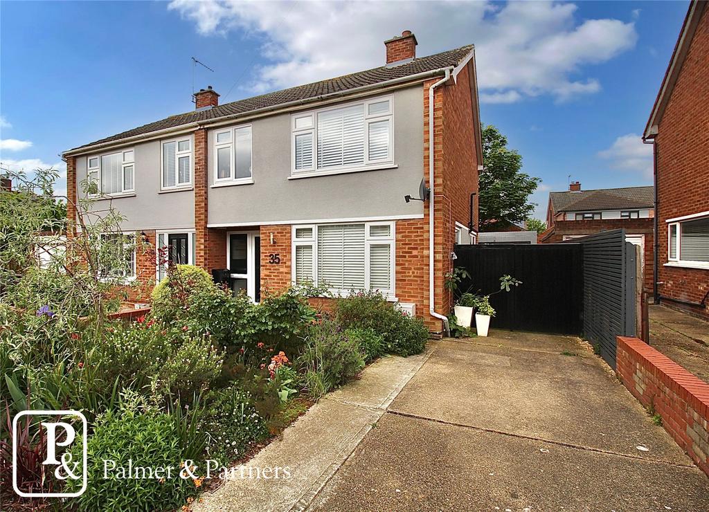 Lonsdale Close, Ipswich, Suffolk, IP4 3 bed semidetached house for