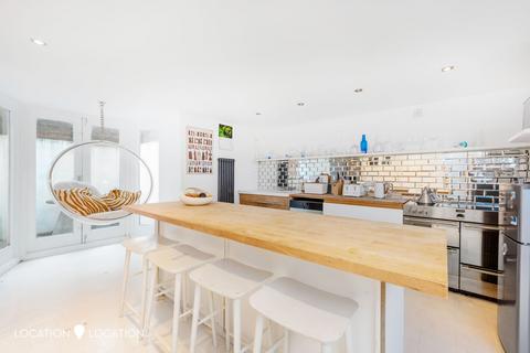 51 Foulden Road, London, N16 7UU