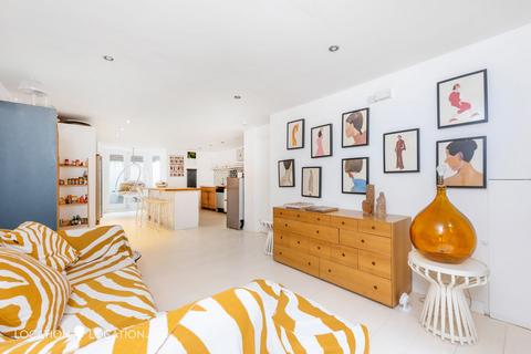 51 Foulden Road, London, N16 7UU