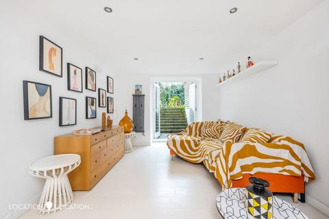 51 Foulden Road, London, N16 7UU